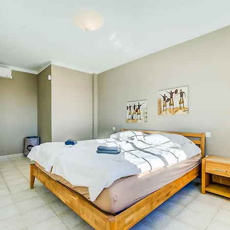 Villa 108-villa, 2 Minutes Walk To The Beach, Heated Pool Malaga