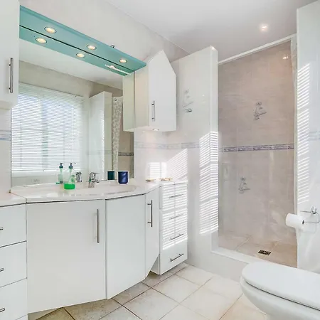 Villa 108-villa, 2 Minutes Walk To The Beach, Heated Pool