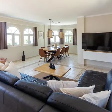 108-villa, 2 Minutes Walk To The Beach, Heated Pool *
