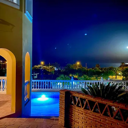 108-villa, 2 Minutes Walk To The Beach, Heated Pool Malaga